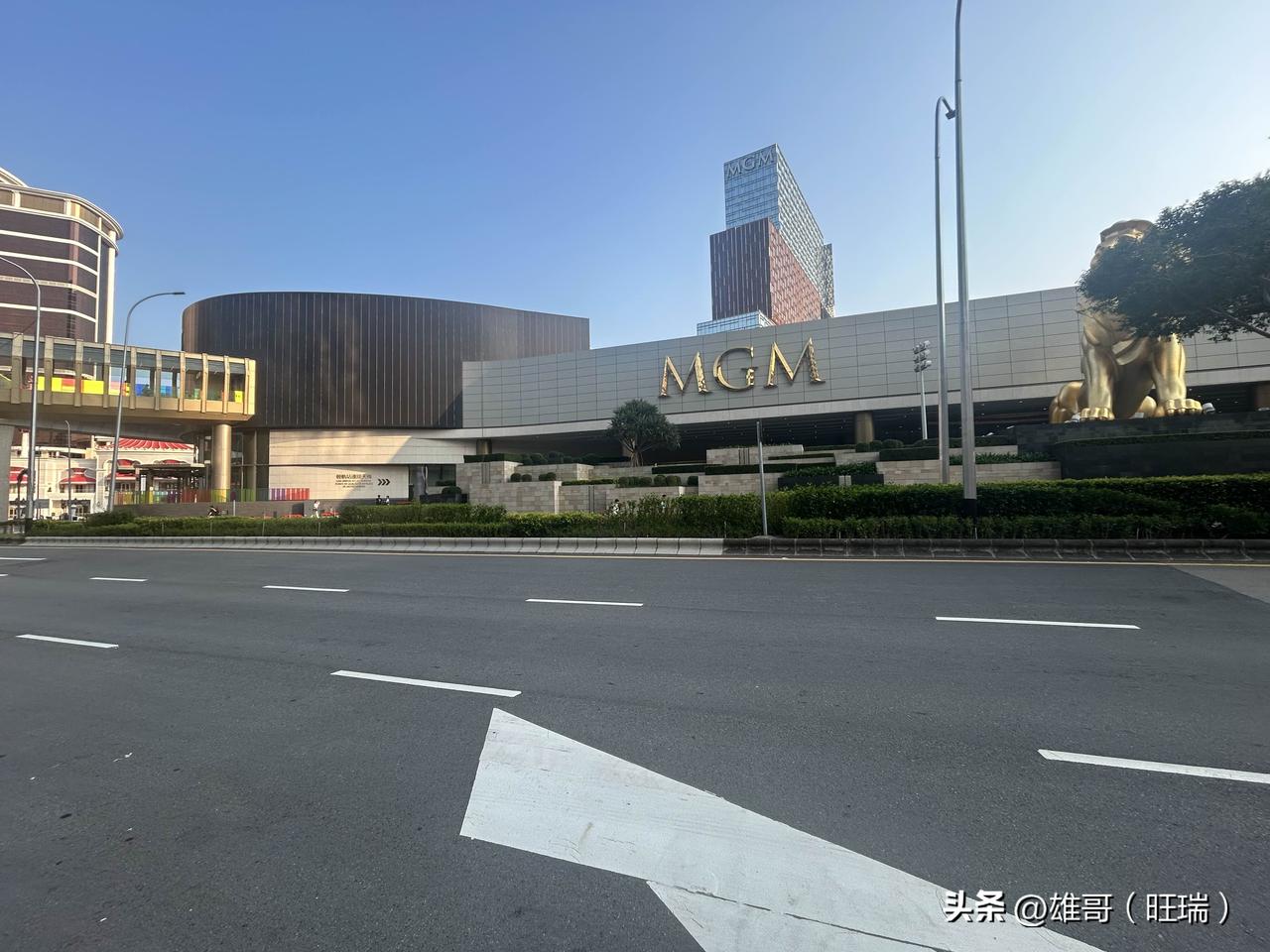 在文化传承这件事上，若无缘环游世界，我觉得国人一生至少该去一次澳门。这座城，浓缩