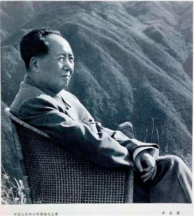 毛主席的这个预言，简直神了！
 
1942年的世界，正处于二战的风暴中心。在这个