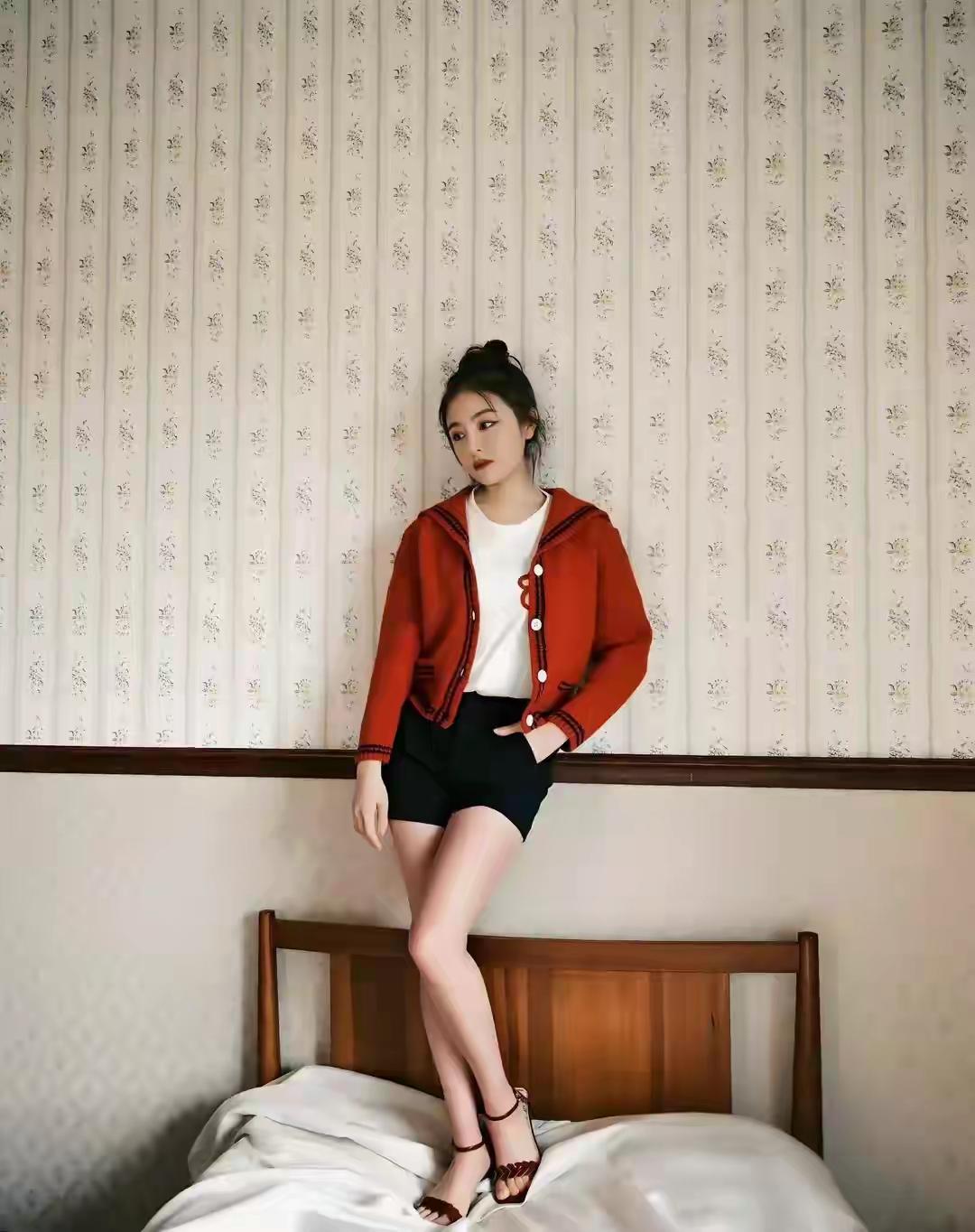 复古风穿搭，红白相间，青春洋溢