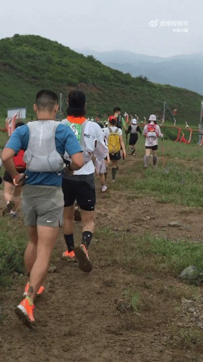 全世界都在偶遇此沙感觉去山里就能偶遇此沙 少年与山野的适配度直接拉满，干净澄澈的