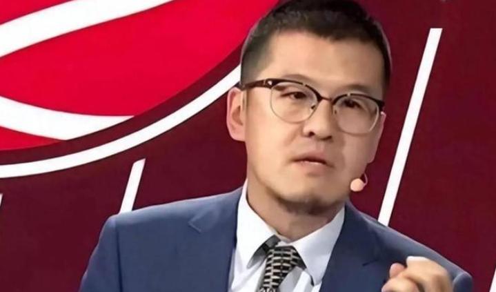 杨毅这次是真没留情面。
“中国篮球已经用七年的时间，证明专业人士也没解决问题。”