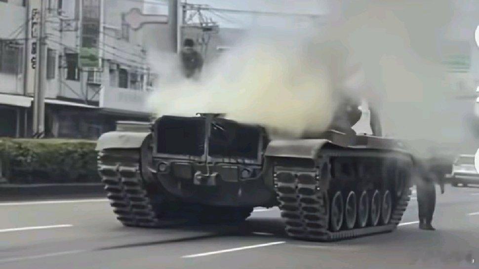 台军坦克冒烟了一定是放了烟雾弹隐蔽自己