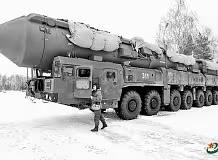 全球核平衡要崩了！美俄最后核军控条约明年2月到期，“第三核时代”竞赛打响，这波博