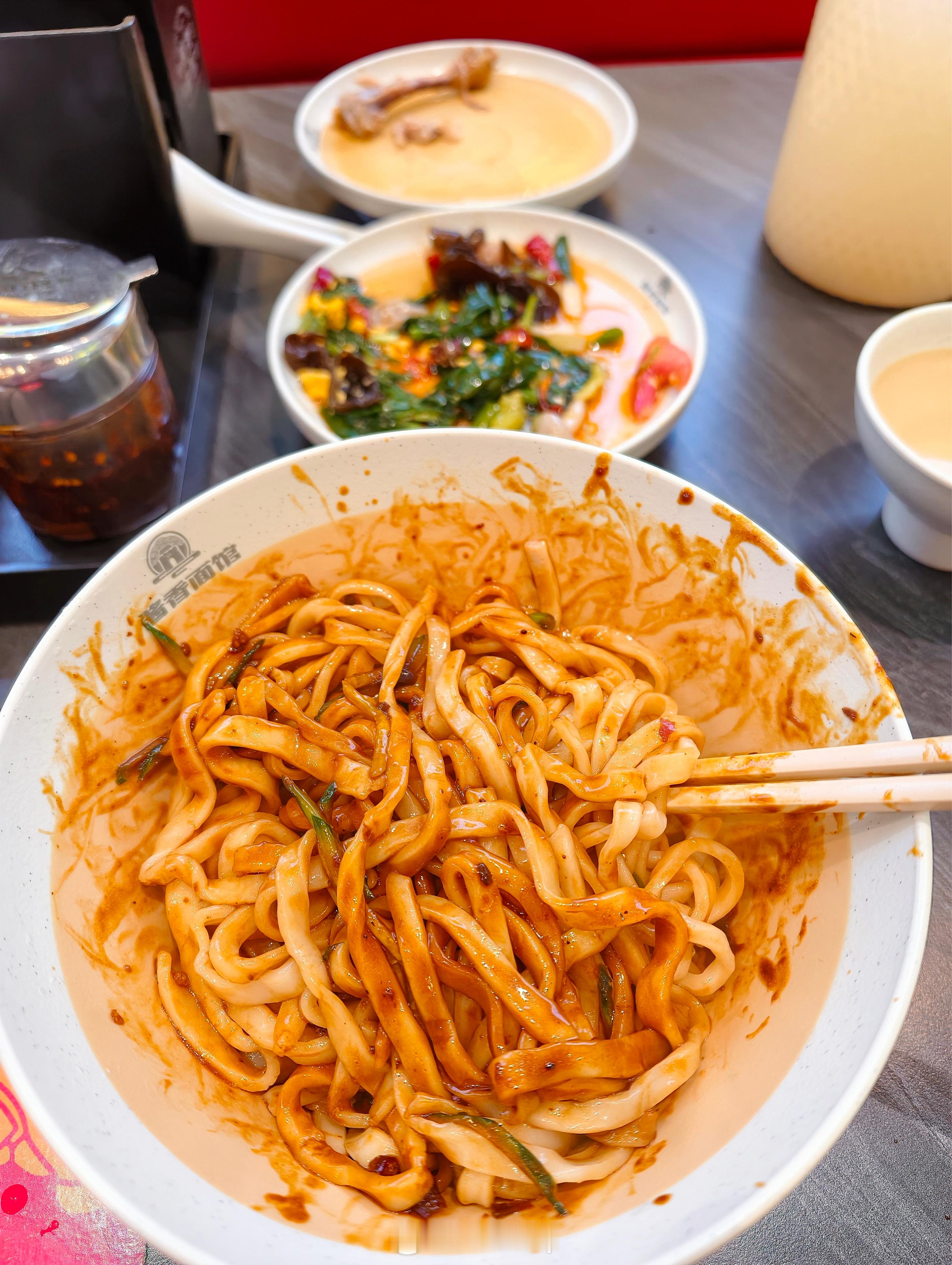 加了一早上班猫妈带孩子们出去了去一个要开车差不多两小时的地方本来想去呢一看这么远