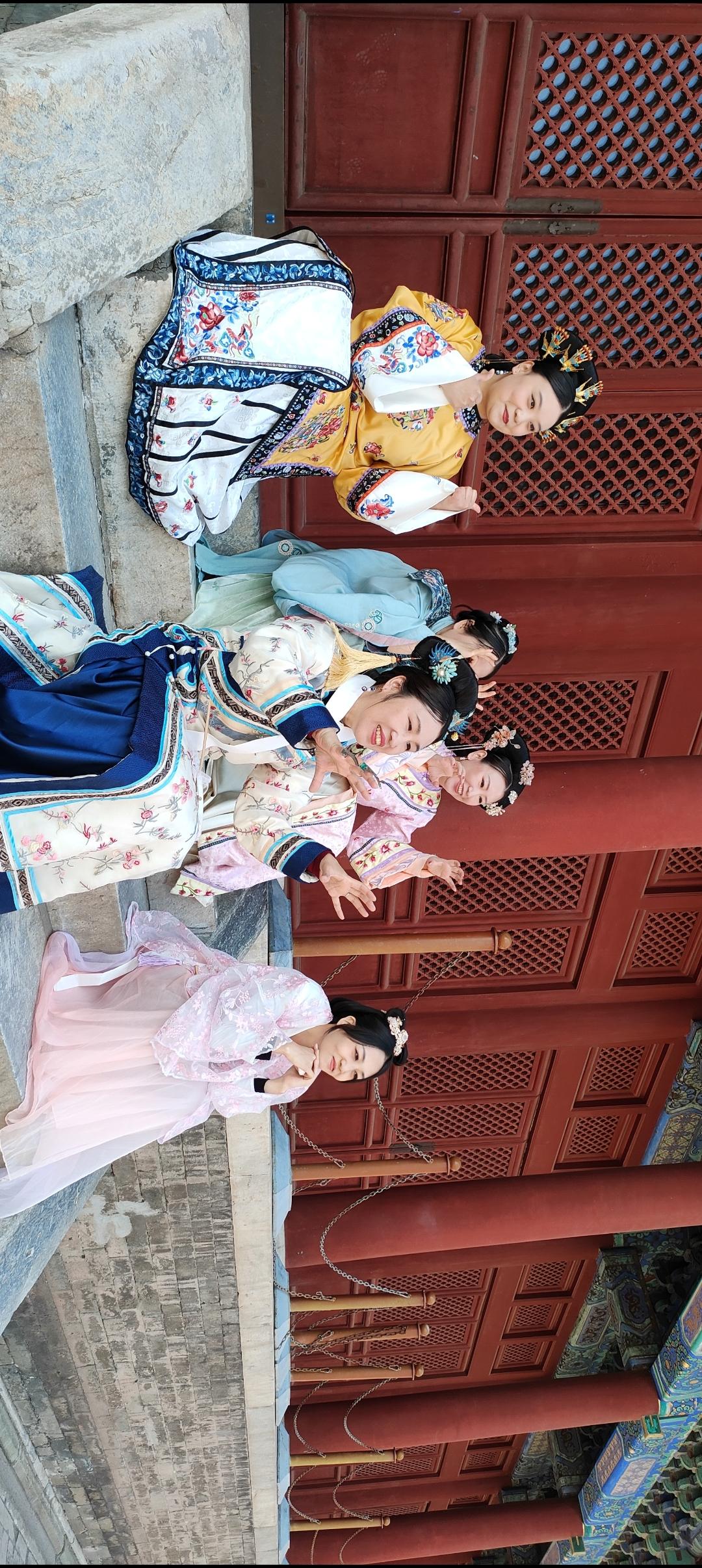 穿越回古代，打卡故宫的美丽瞬间！