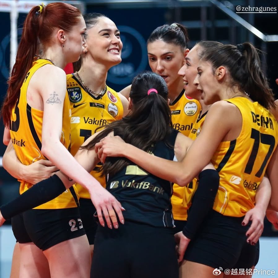 排球 🎙️莫妮卡.德吉纳罗谈欧冠半决赛：“我们观看了瓦基弗银行对阵米兰的比赛，