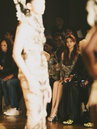 angelababy杨颖造型谁懂啊！baby这次时装周造型真的美到我失语😭树叶