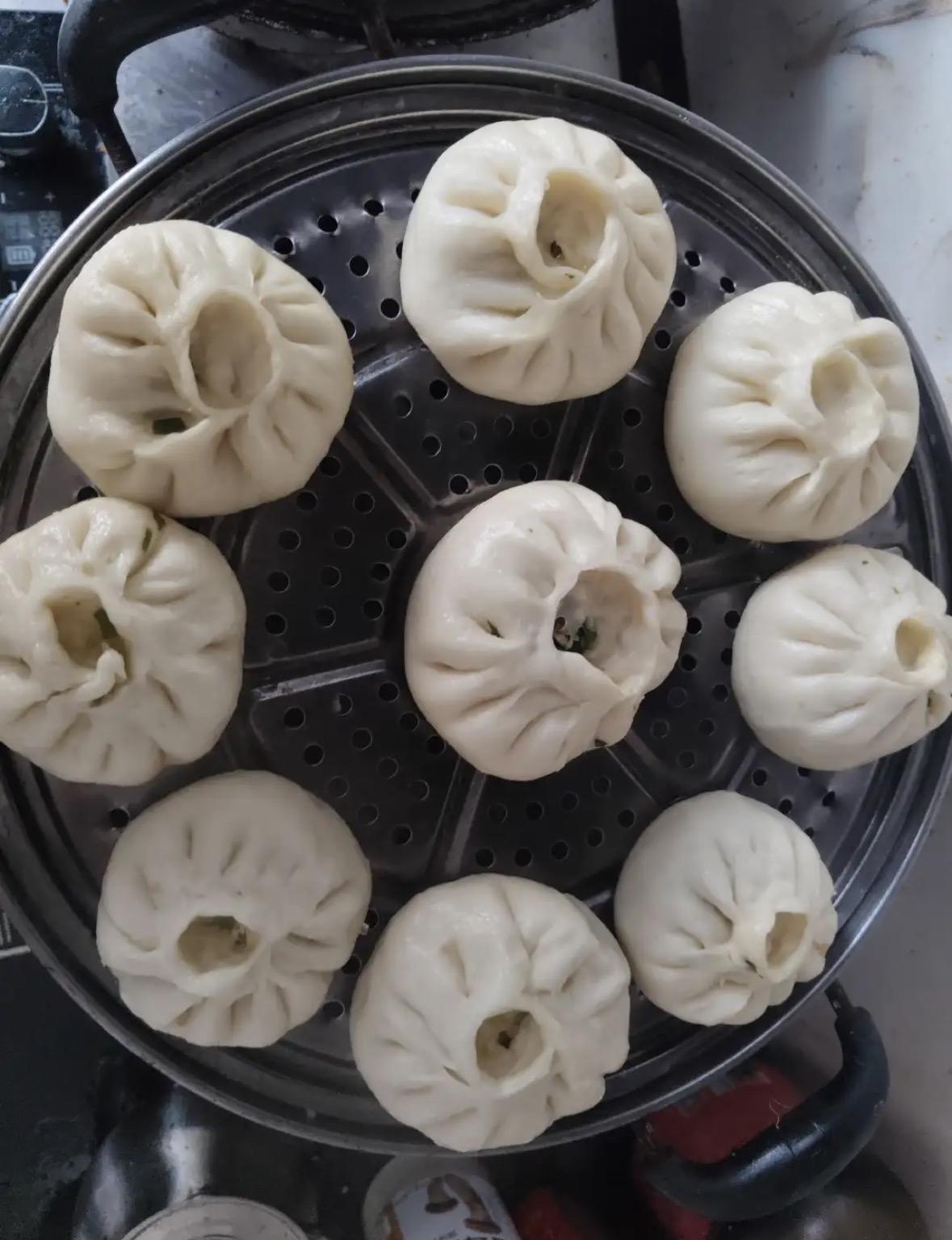 问所有男人一个问题，
一个女人很丑，
不抽烟，不喝酒，工资上交，伺候公婆，愿意生