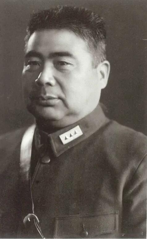 一口气看完爱国将领冯玉祥的九次倒戈：
一、1897年，15岁的冯玉祥正式入伍，成