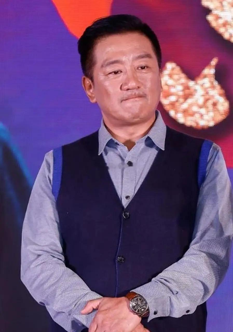 67岁老戏骨丁勇岱，演了大半辈子戏，最怕的不是剧本太烂，而是儿子丁宁的电话。他儿