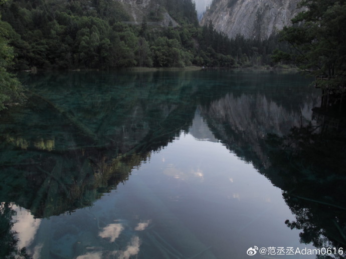 范丞丞晒了现发团合照 现发团和九寨沟的风景一样养眼 已经等不及了能不能快快把这个
