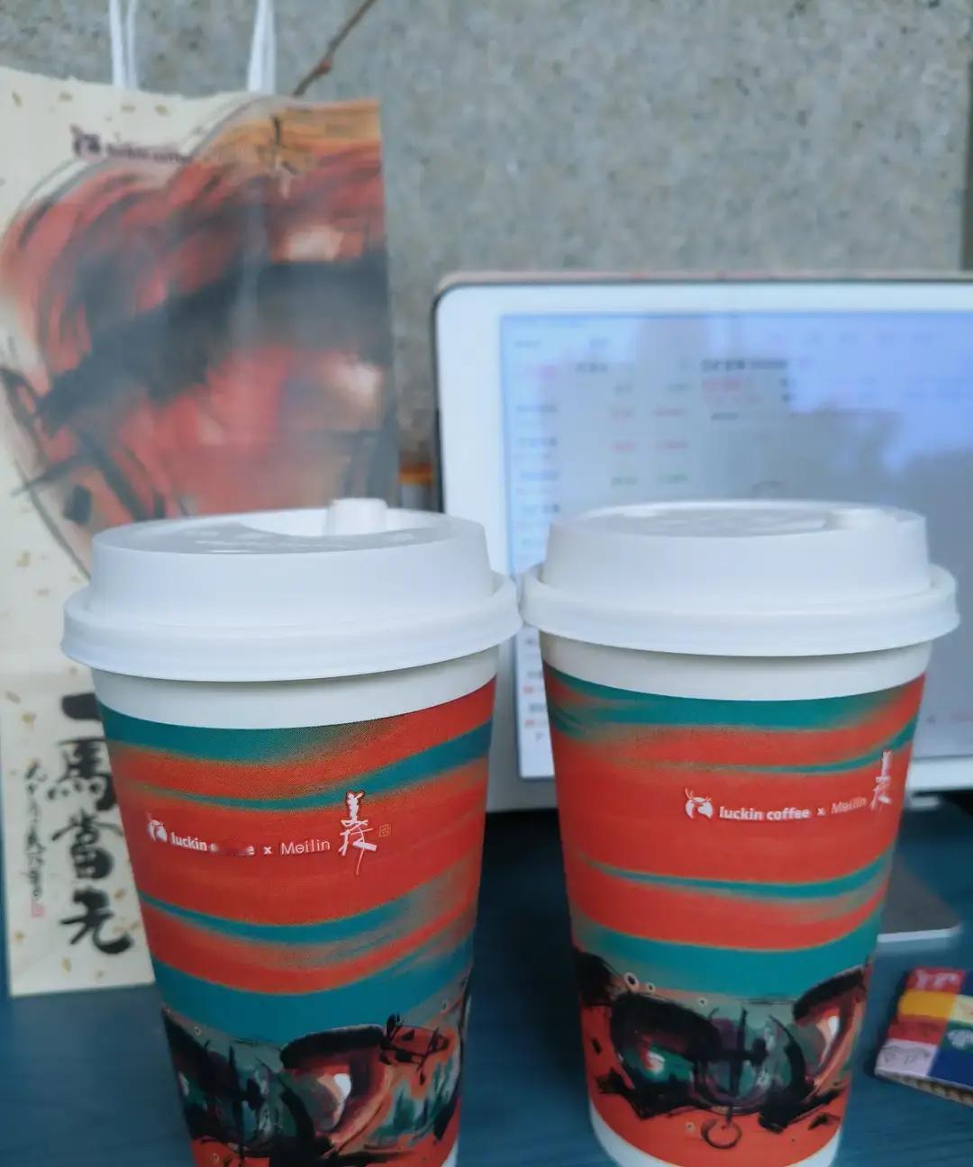 77年女教师林薇去年夏天突然喝咖啡就心慌，夜里醒来三四次，一查是更年期来了。
