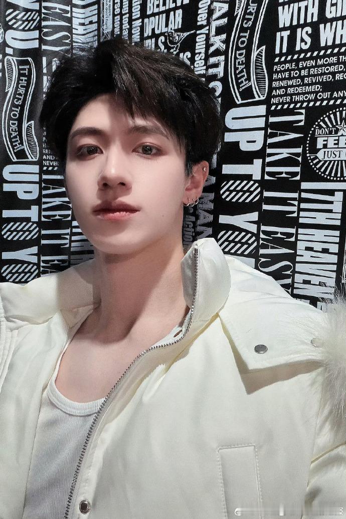 朱志鑫苏新皓双人舞台道具朱志鑫苏新皓双人舞台装置 朱志鑫苏新皓双人舞台道具好精致