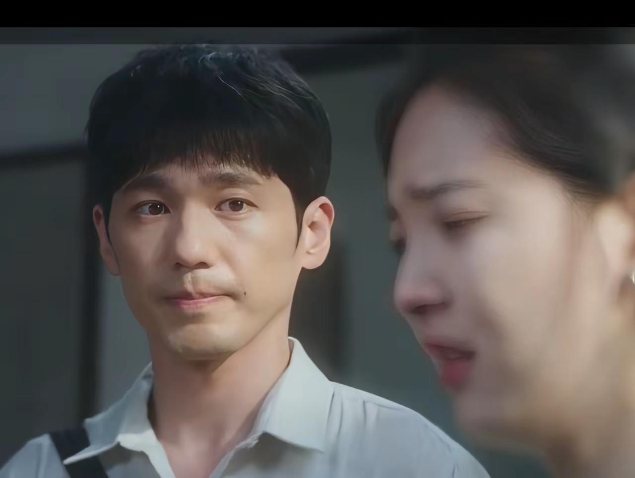 追剧《冬去春来》 徐胜利刚到北京一出站，就与清纯美丽的庄庄巧遇，他被她的美貌吸引