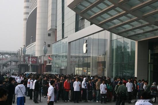 最近没事翻以前存的老照片，一下子就拽回iPhone4刚火那阵子，心里还挺感慨的。