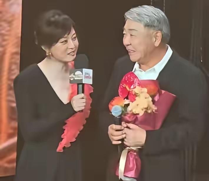 孙俪又双叒叕冲上热搜啦！3月9日晚她一番感恩发言，直接把全网整破防了！直言郑晓龙