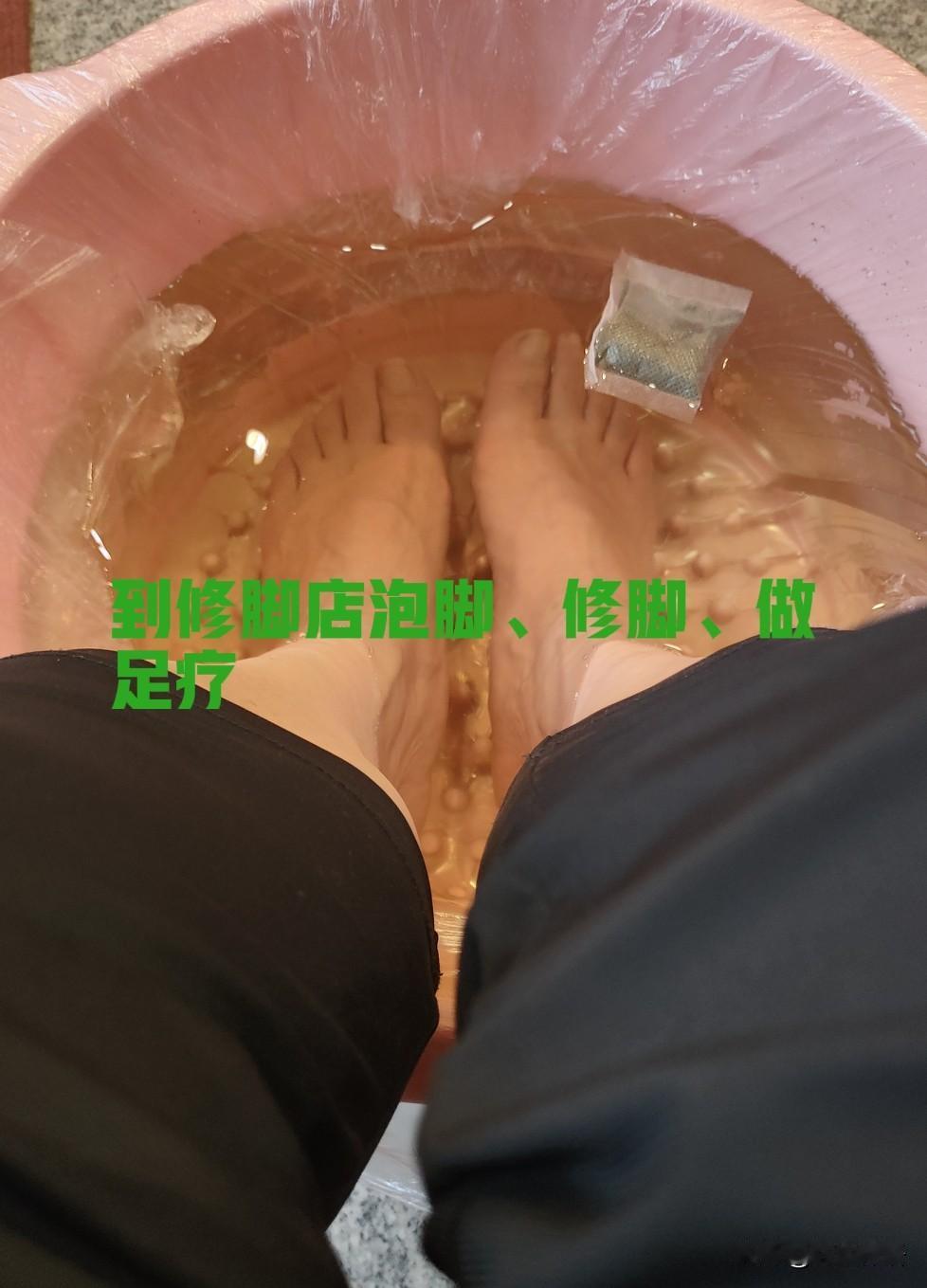 老两口的520是怎么过的？

今天520，老两口也想玩儿一次浪漫。

早晨遛完狗