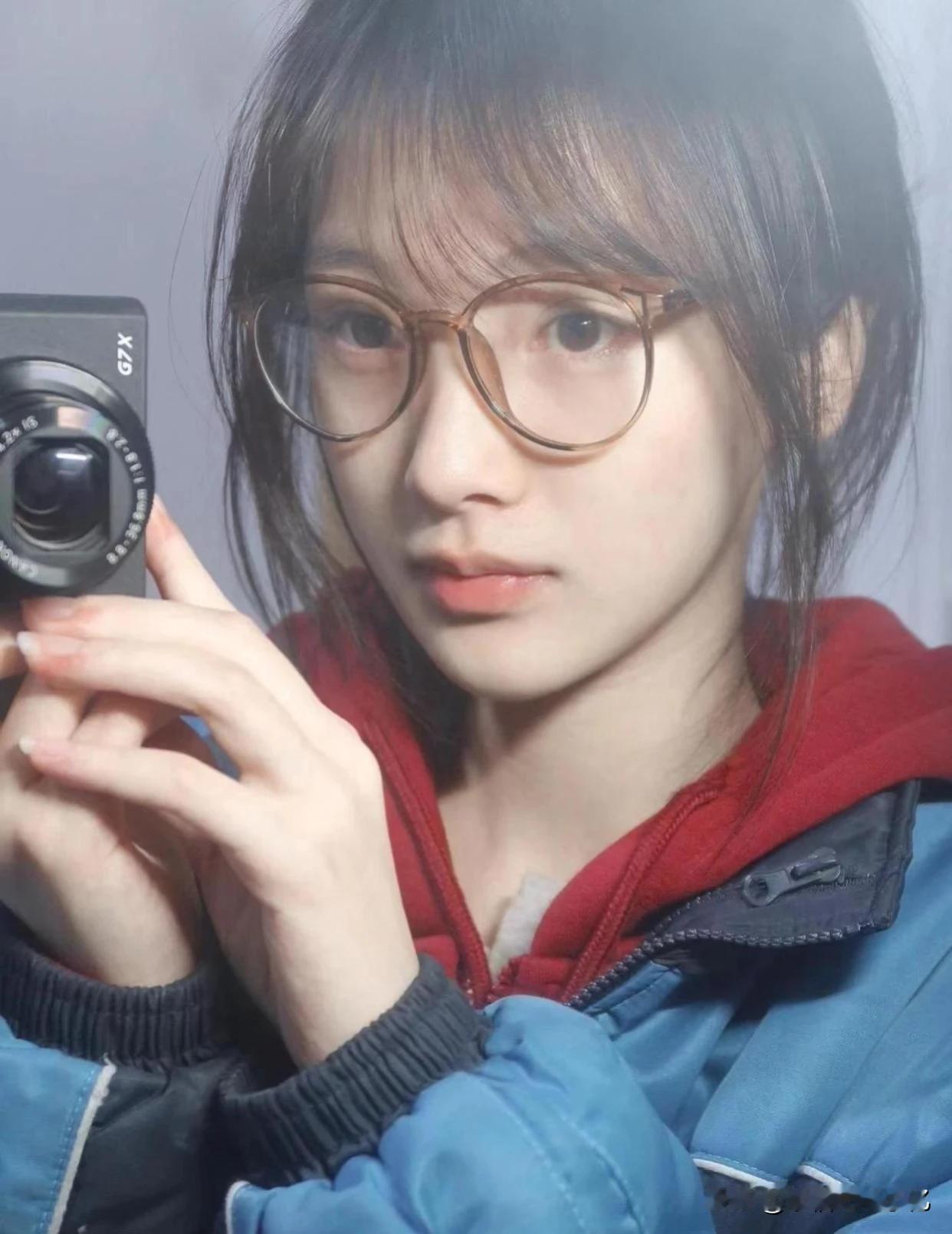 戴不戴眼镜都不好看