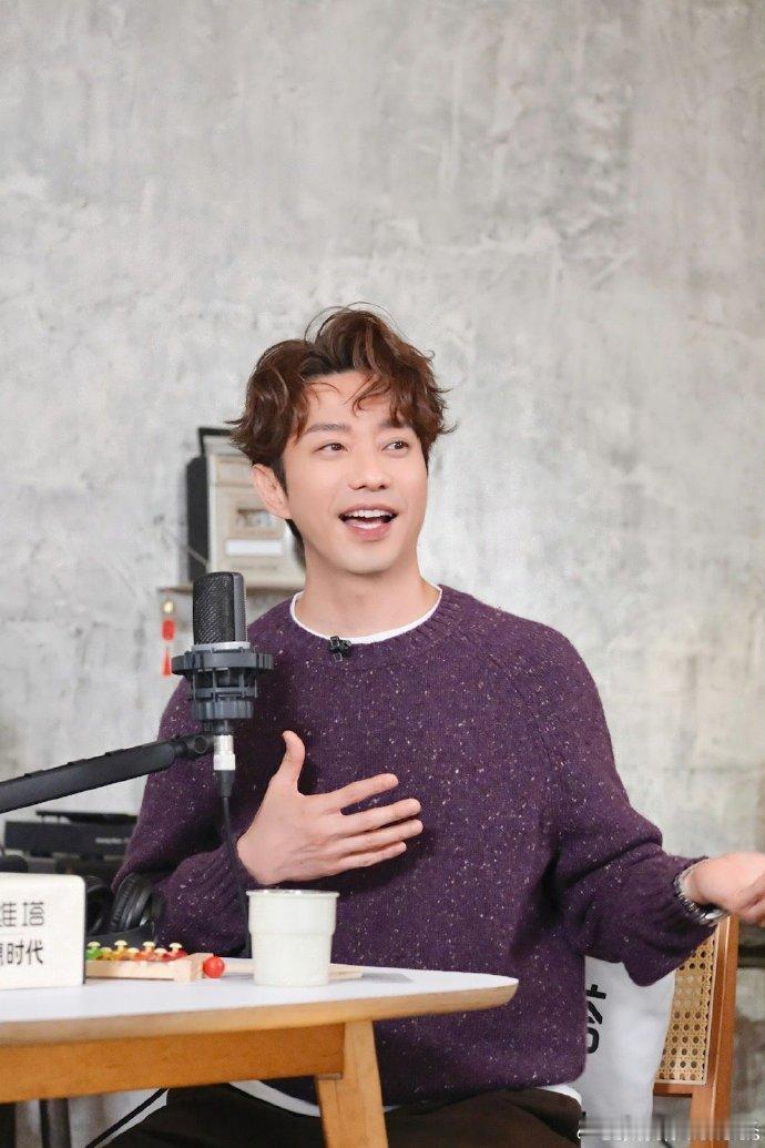 张栋梁拒唱成名曲气哭经纪人 被要求在演出中演唱爆火成名曲，可他一心想把新歌带上舞