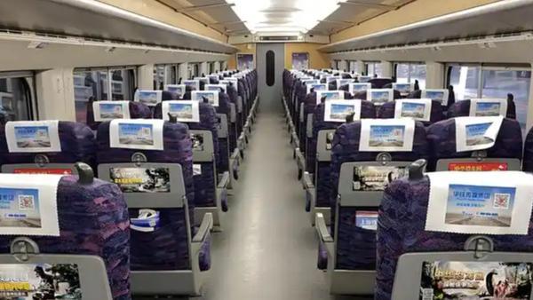 一个比较常见的列车调度和车厢更换引发的座位显示差异问题。根据12306的官方回应