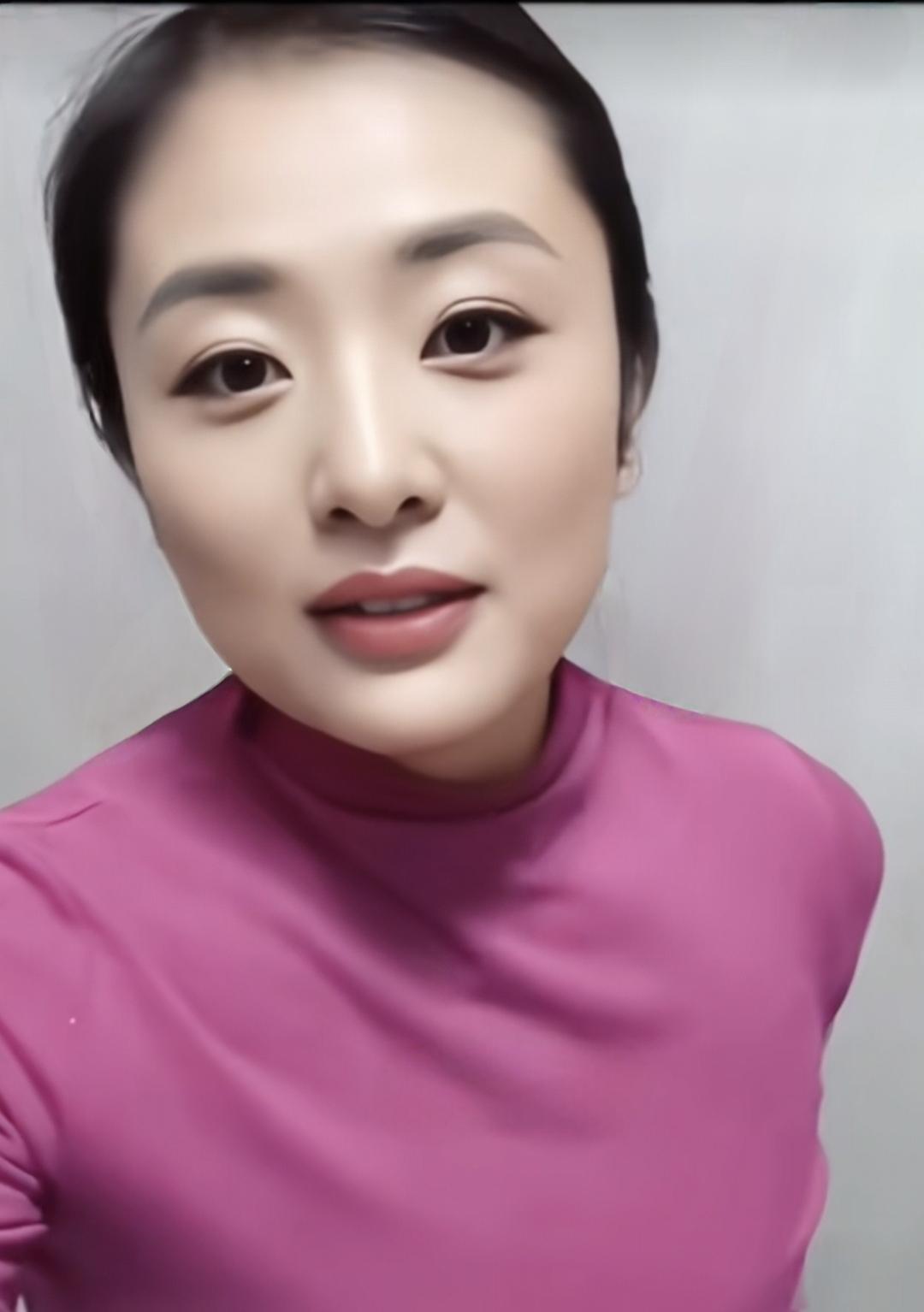 遇见一位长得很像周涛的姑娘，难道她是周涛失散多年的妹妹吗？