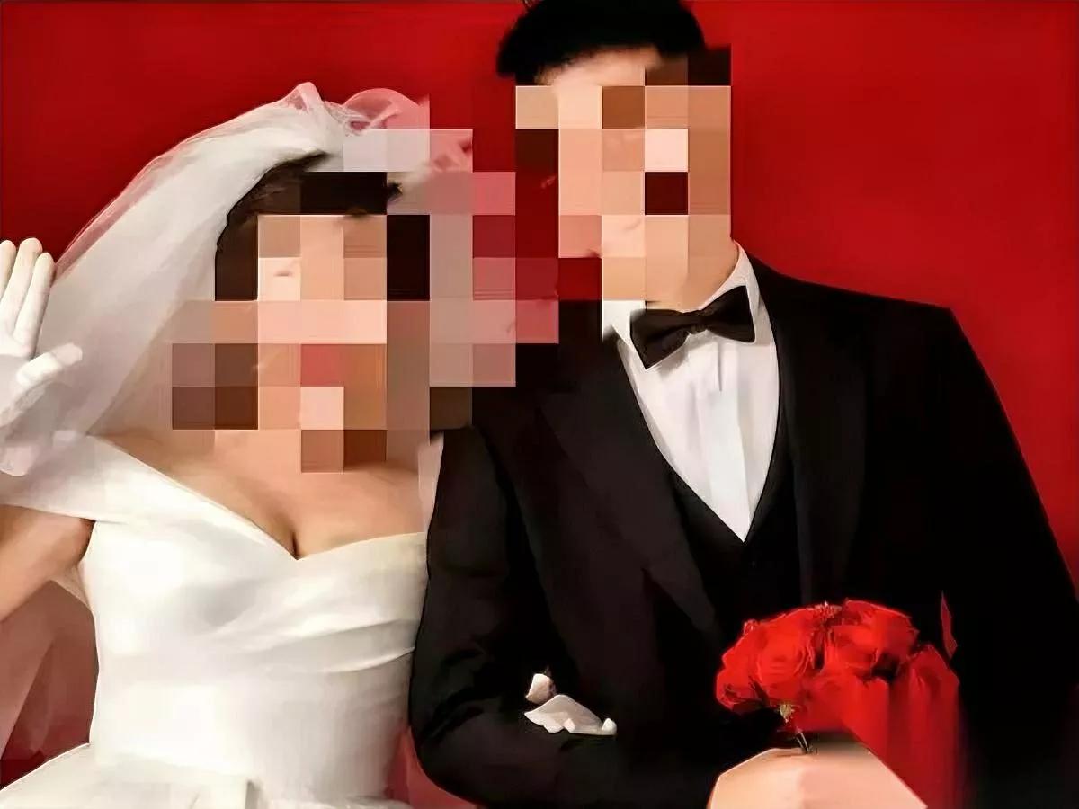 婚礼当天新郎跳河

人找到了，没了呼吸

可闺蜜的话让我心里一沉。

她戳着我胳