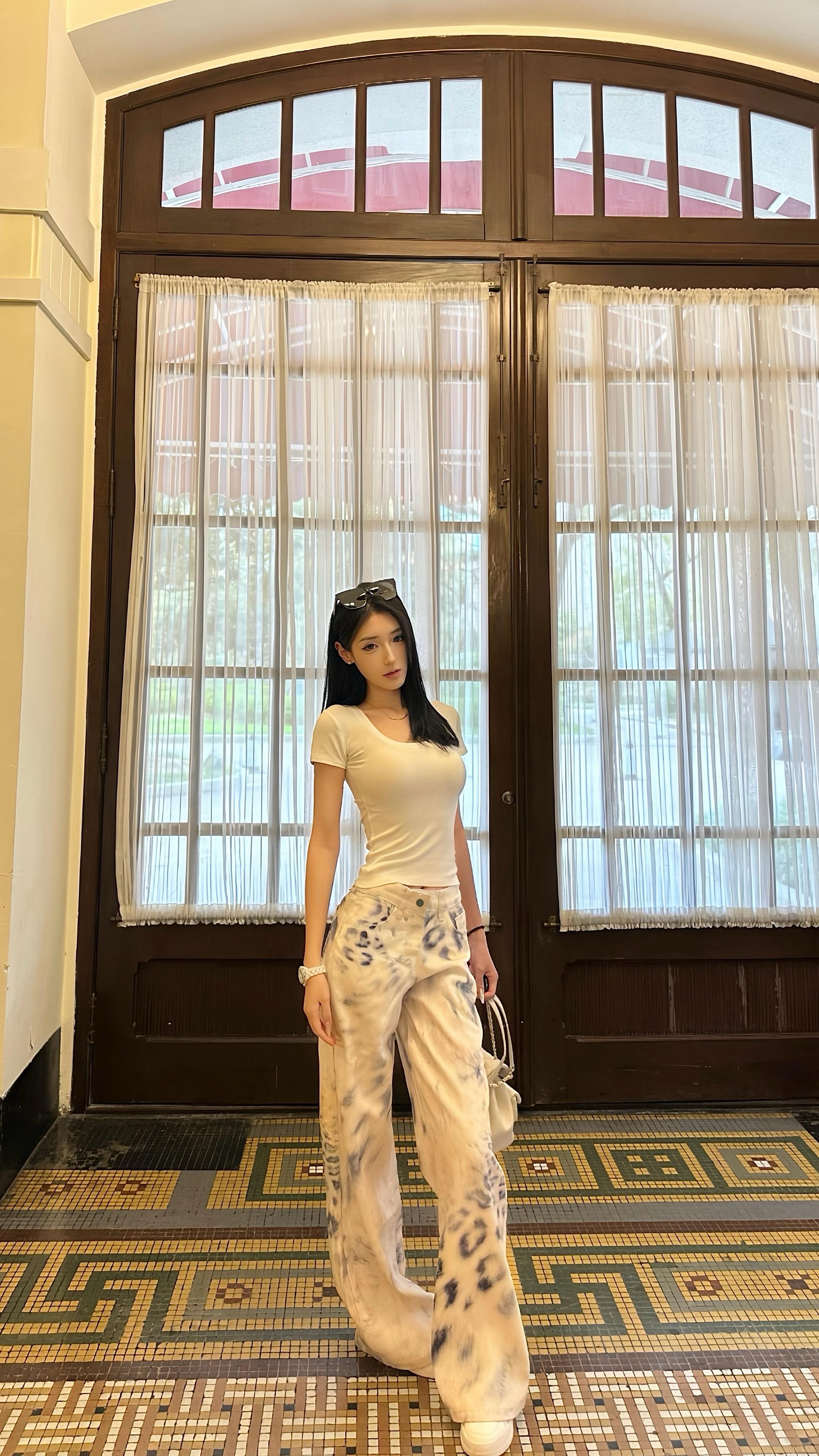 劣质的香水是没有后调的 人也是