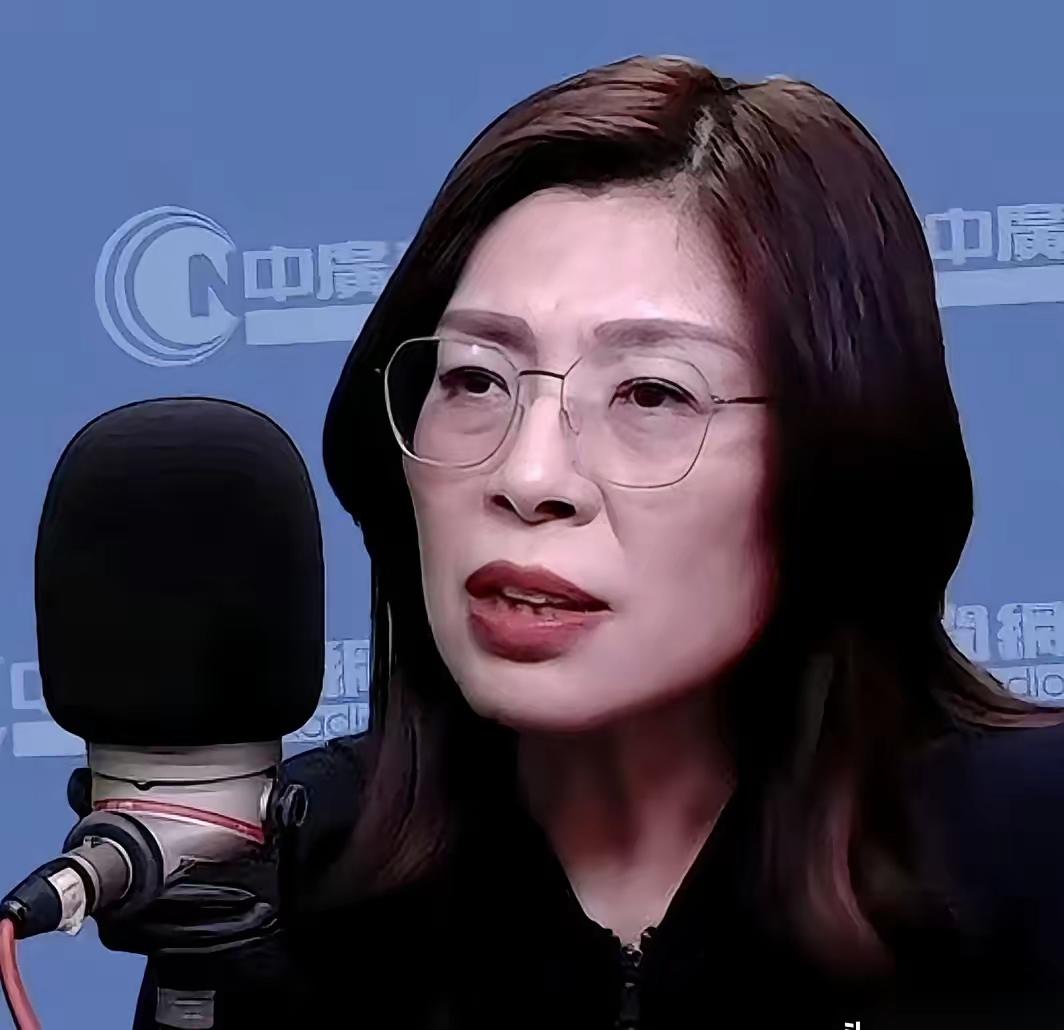 郑丽文上任国民党主席以来，从热衷于两岸交流和平，到对统一的模糊迴避，到现在直接对