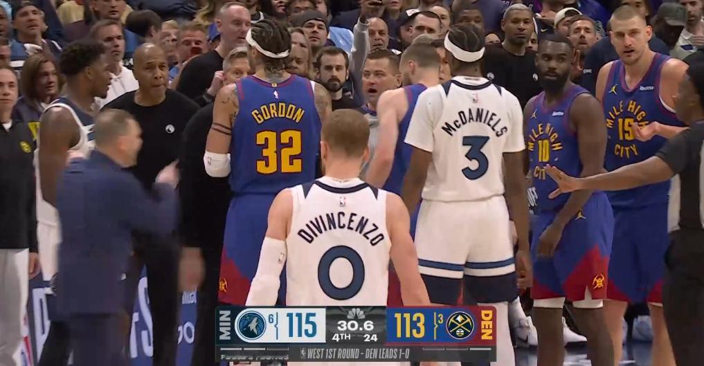 神仙打架，太精彩了！还有30秒，裁判吹华子走步，掘金球权……这就是主场哨。
最后