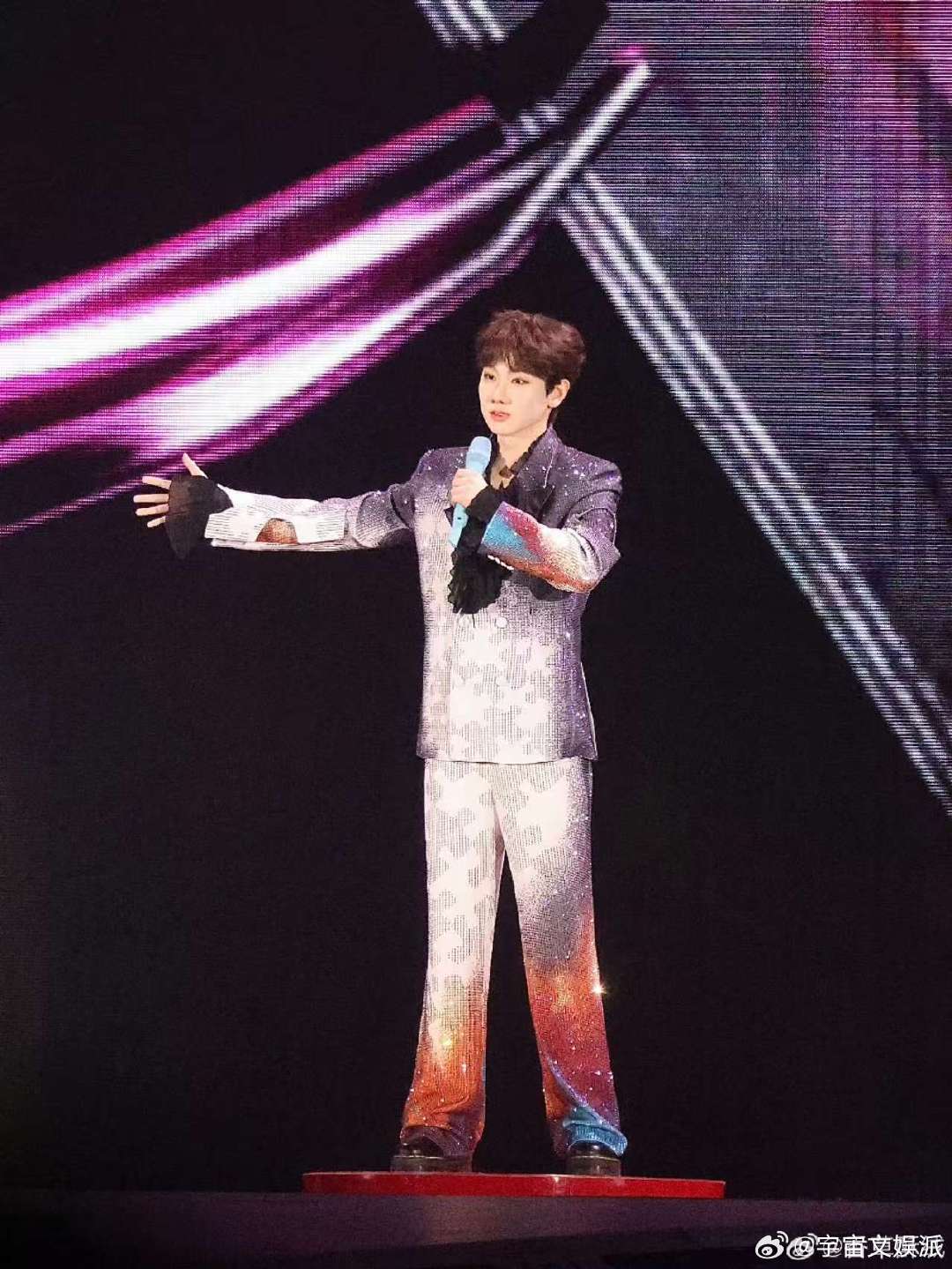 汪苏泷杜莎夫人蜡像汪苏泷杜莎夫人蜡像搬到演唱会了 ！美美的很安心汪苏泷说今天温以