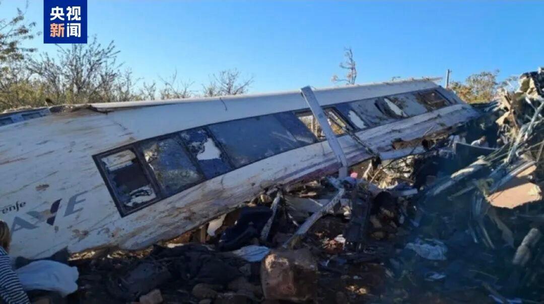 自动保护都把车停住了，调度一句“恢复正常速度”就放行？西班牙高铁68死事故追问！