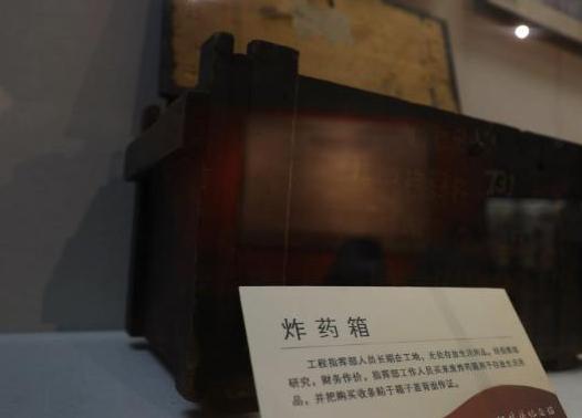 红旗渠前后修了十年，总共投入6865万元，工程完工盘点时，审计人员在一口旧炸药箱