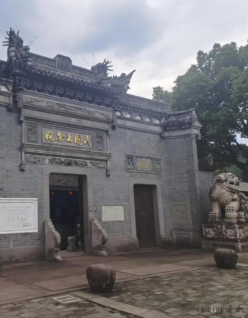 人的一生，总会遇到很多人。有很多事，众口难调，我们可能会被误解、被伤害。张九龄有
