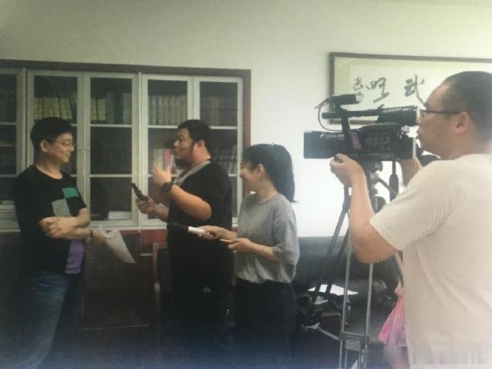 台州胡宝军跨越30年的红色追寻1996年，胡宝军前往北京培训，那时有人告诉他，《