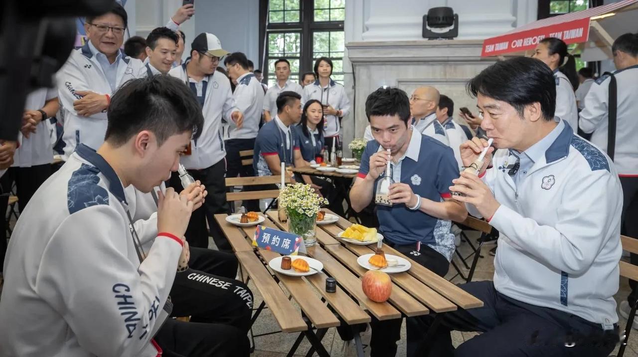 中国台北队
在巴黎奥运会获得了2块金牌5块铜牌
赖清德接见了他们
这些人会聊点啥