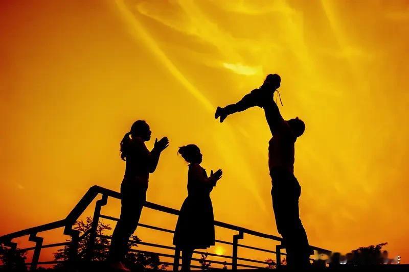 一个家，什么最重要？不是钱，不是物质。有个年薪百万、有三套房子的人，却在心理咨询