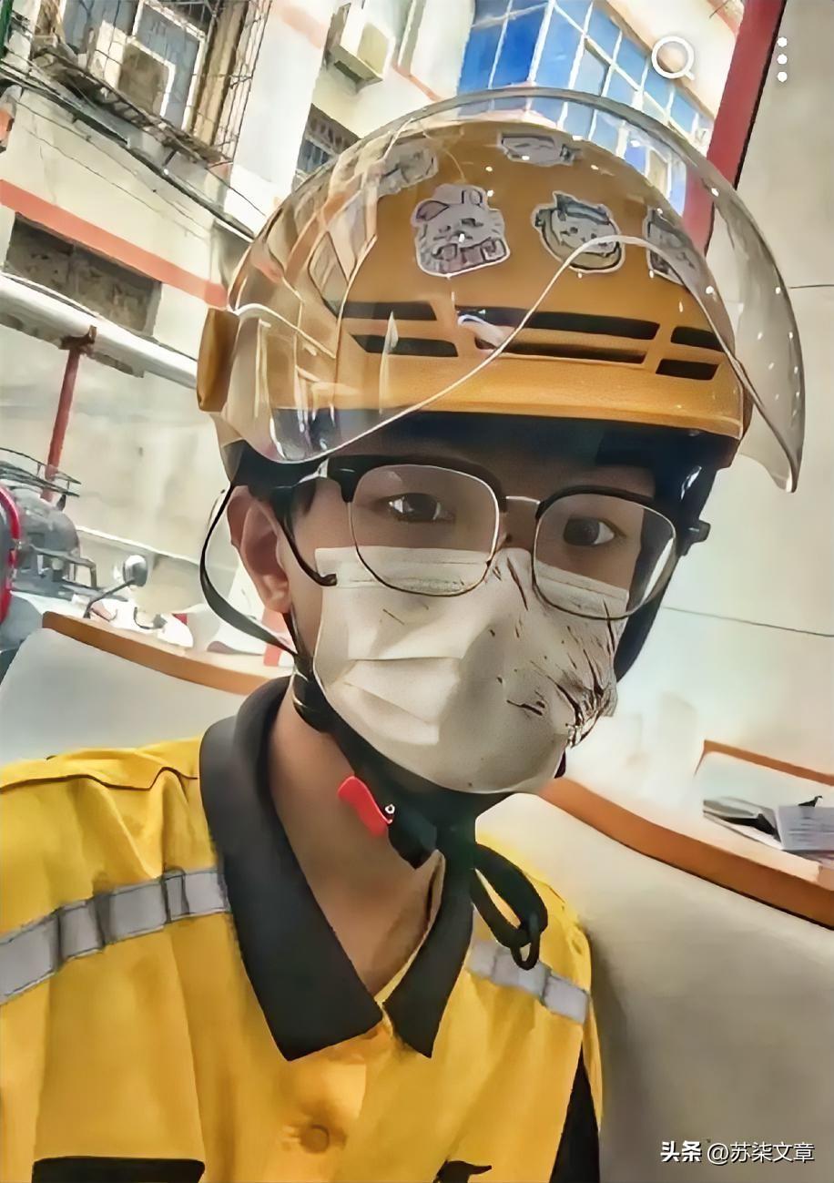 高考结束后，儿子去送外卖，昨天第一天。
他考完那天晚上跟我说，妈我想去送外卖。我