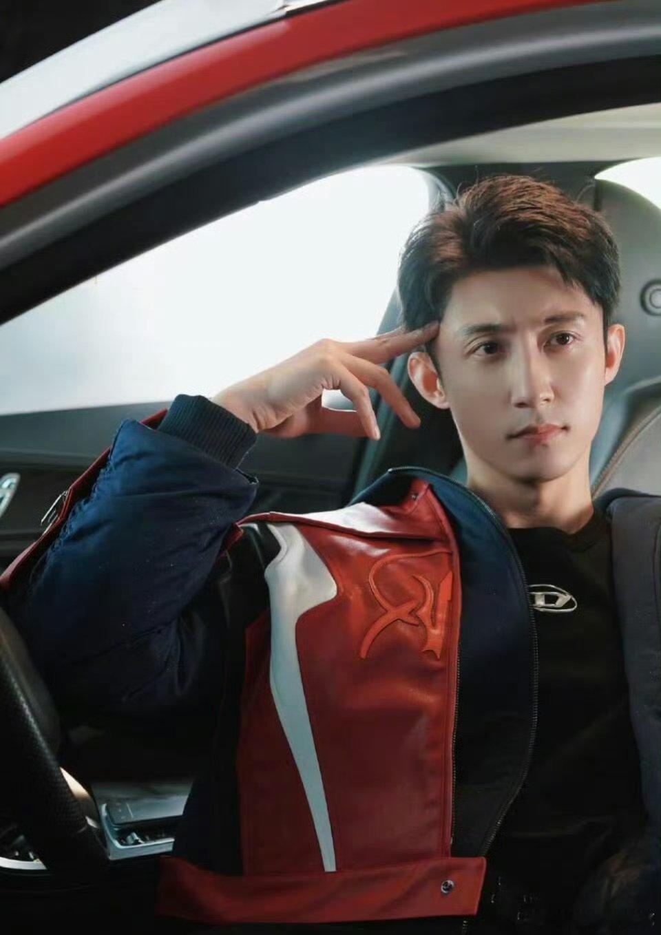 沈腾的榜一大哥黄景瑜来了搞笑的，帅气的都有了，等着飞驰人生的票房一路长红 