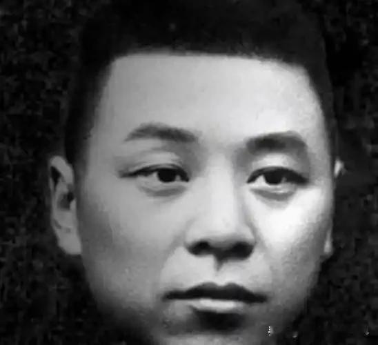 他2天消灭日军2将军，娶了40位姨太，拿枪敢打红卫兵，活了83岁。这个人就是川军