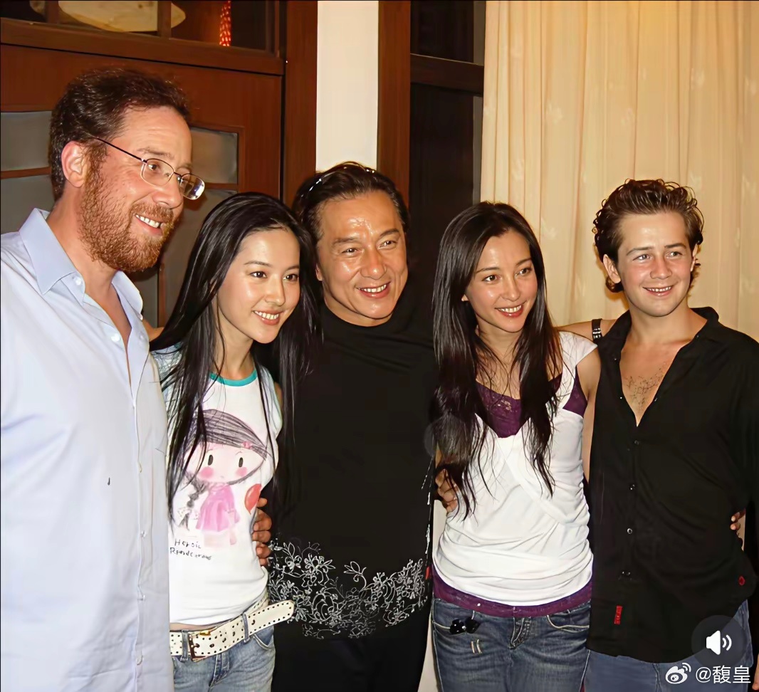 李冰冰真的是超级大美人啊，除了肤色稍微黑一点，其他的完全不逊色。 