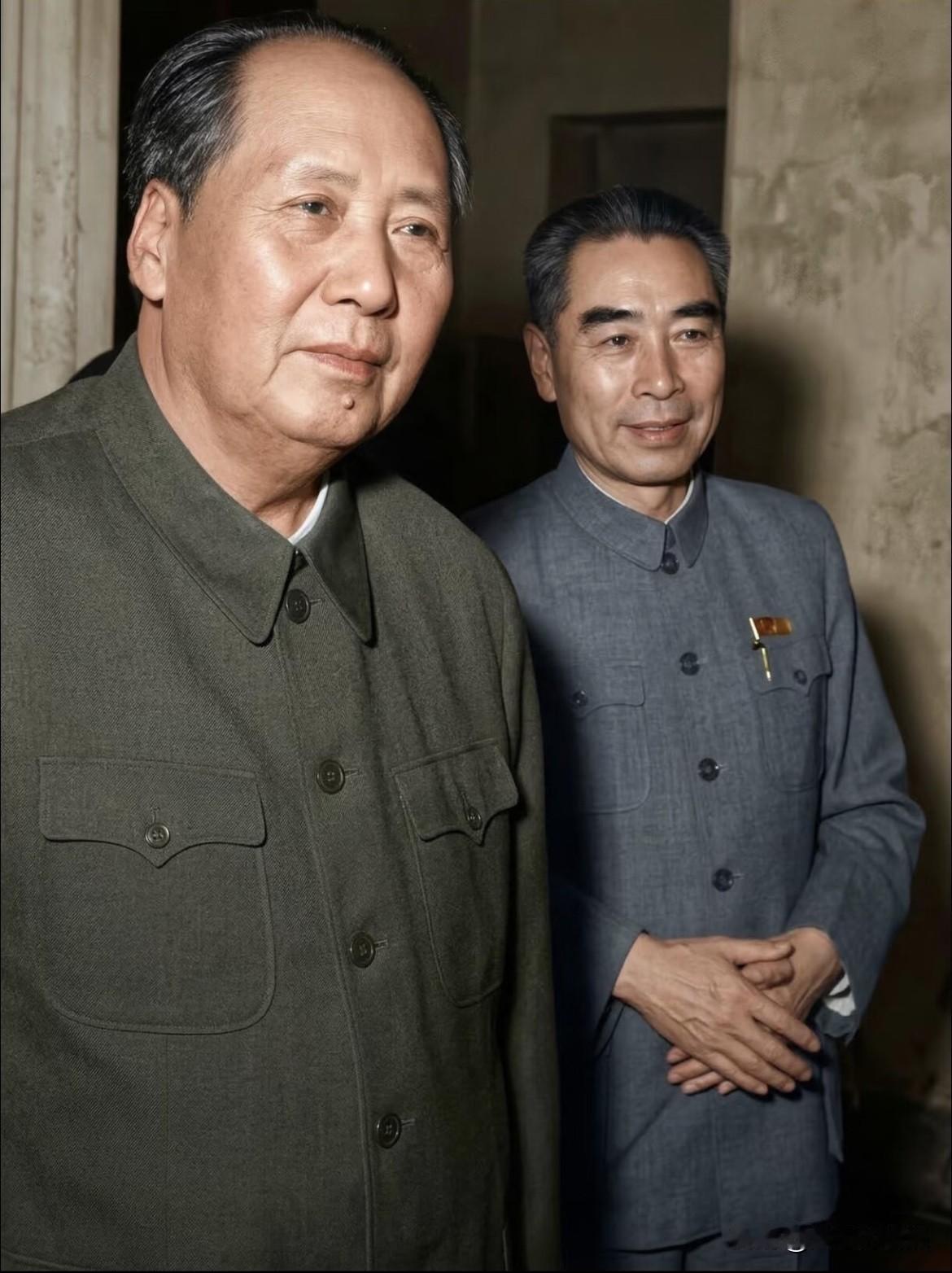 山河存记忆，岁月颂功勋。

缅怀毛泽东同志与周恩来同志，无数老一辈革命家鞠躬尽瘁