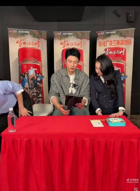 终于看到我们东化厂铁三角合体啦还跳了手势舞！三小只要一直一直天下第一好哇！

戏