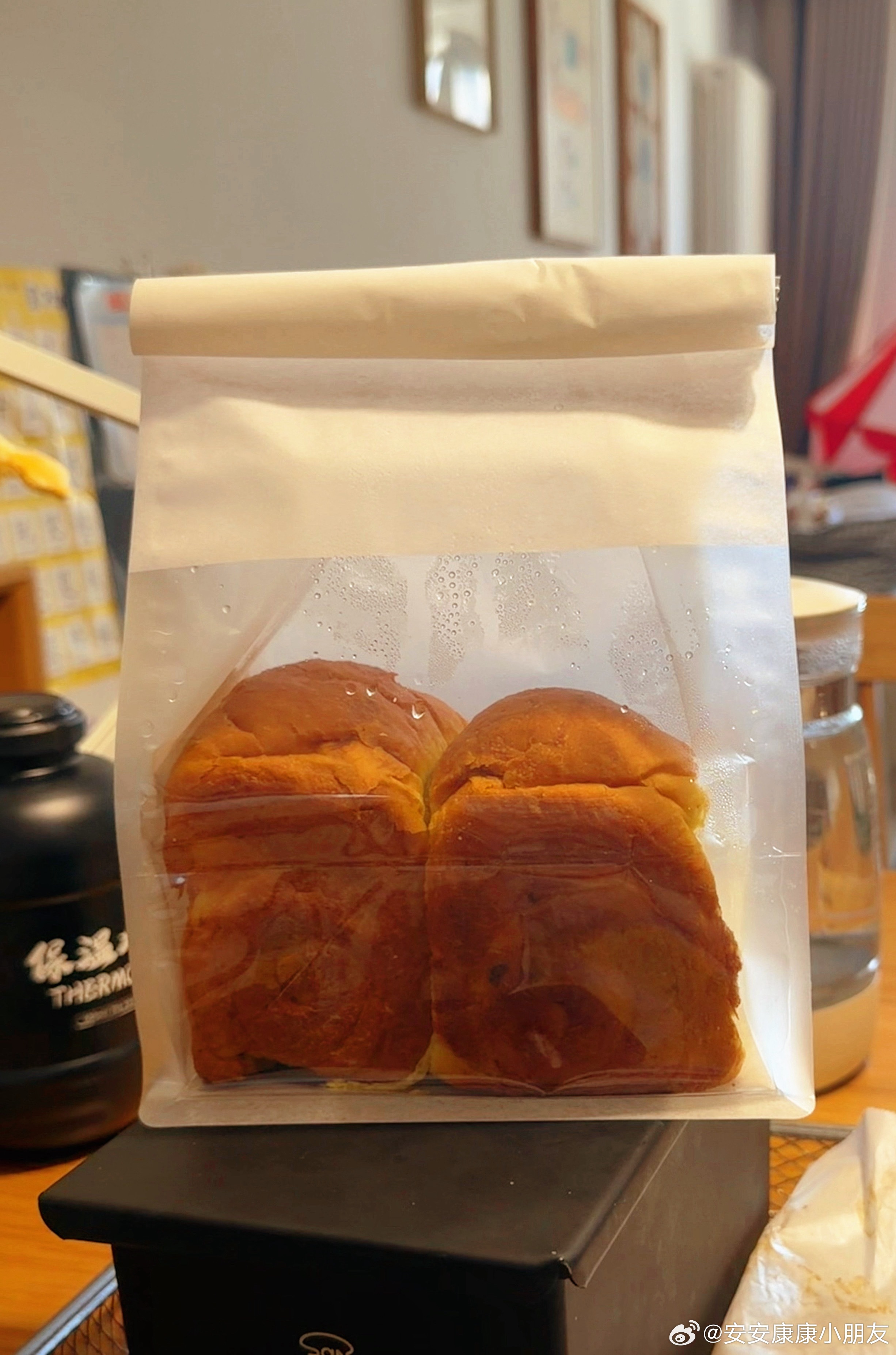 我和外面卖的面包区别就是少糖且外观不稳定[二哈] ​​​