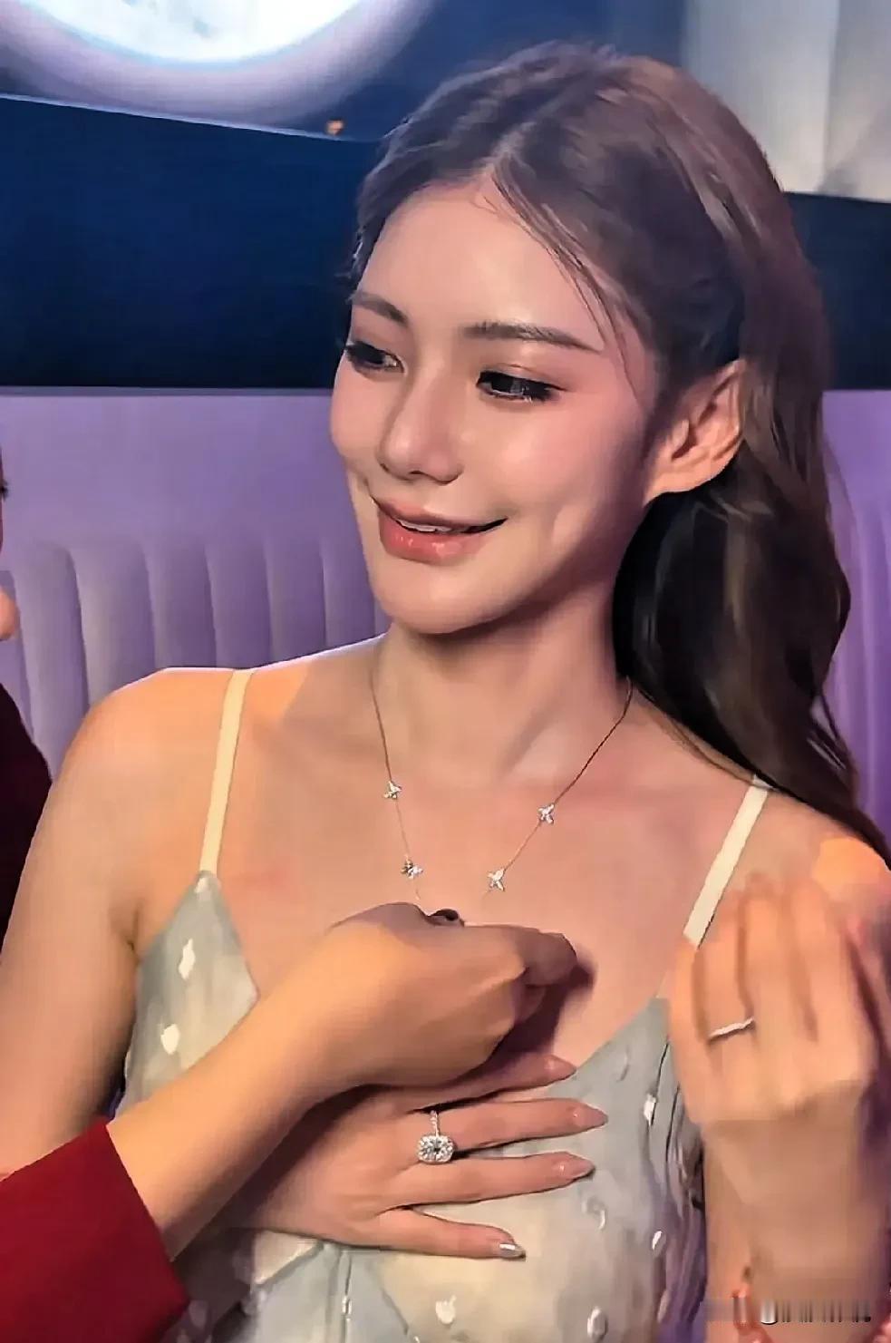 马筱梅生日收八万项链 张兰女儿们互动引猜测 网友热议豪门生存术
今天网上都在传马