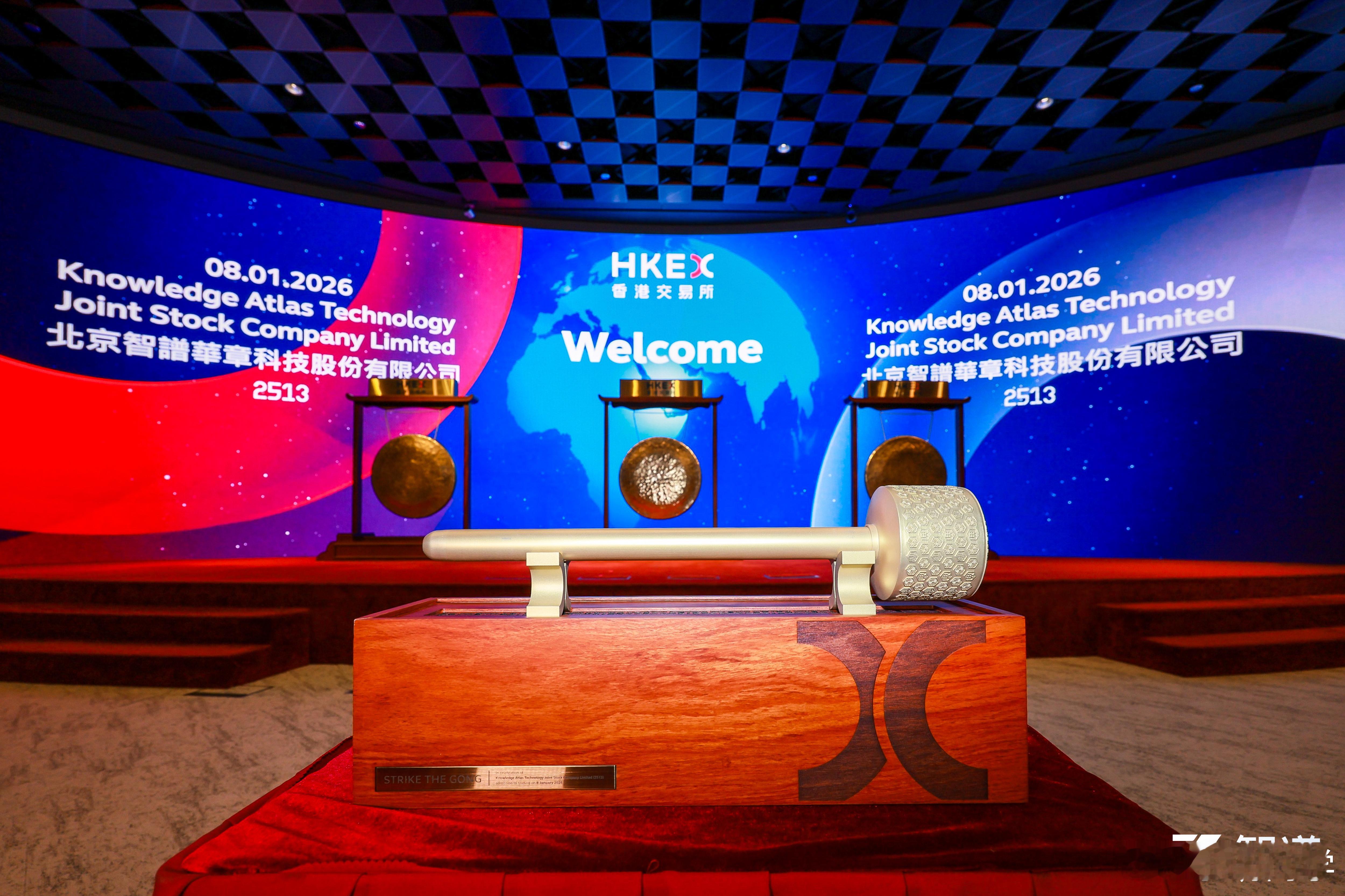 【AI大模型上市第一股 见证历史的一刻！全球大模型第一股诞生】就在刚刚智谱AI敲