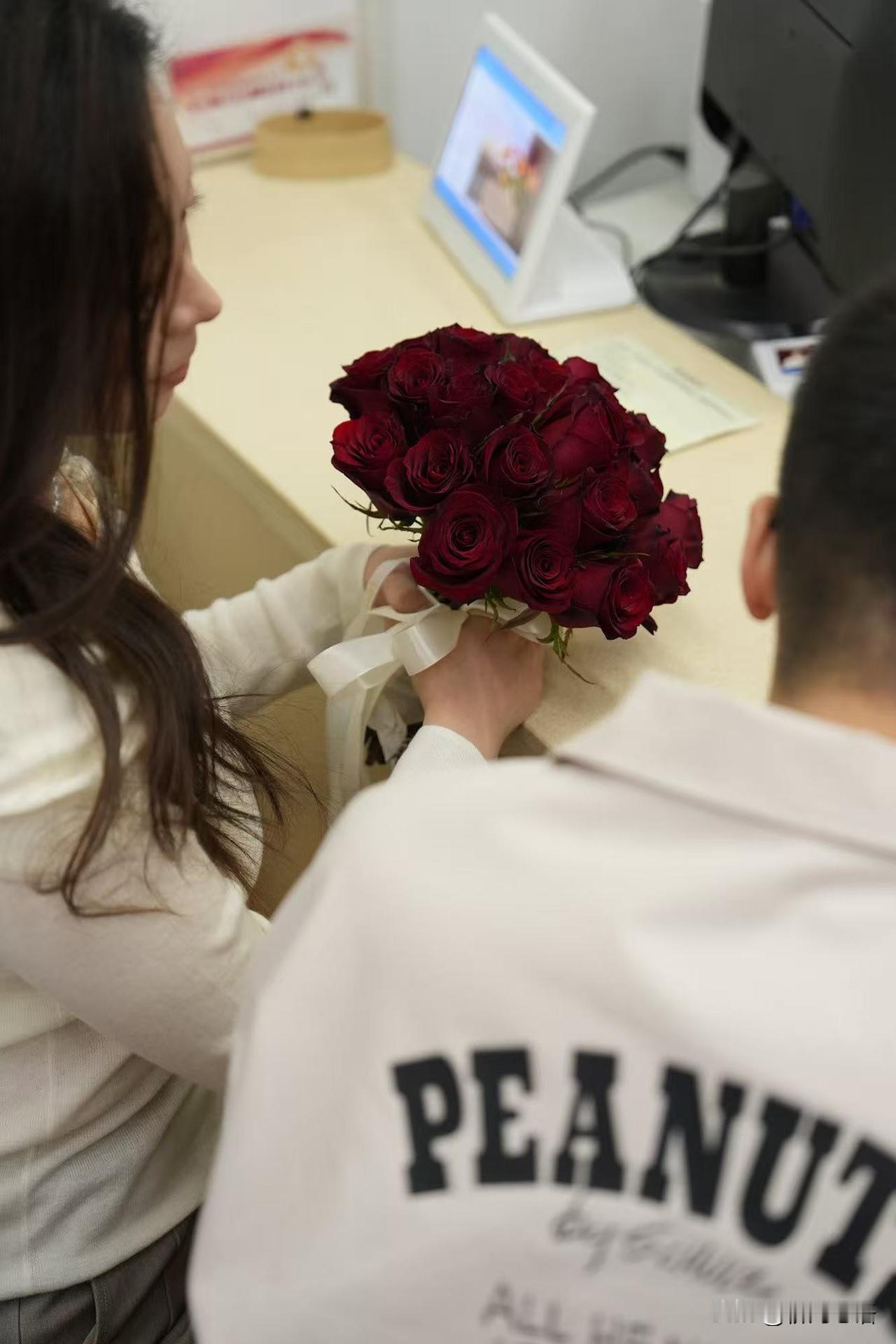 儿子生病了，儿媳知道后暖心安慰，这糖撒的好甜。

我和老公回到老家那边以后，儿子