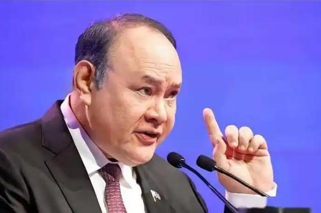 中国外交部发表严正声明

8月4日，针对菲律宾国防部发布的涉华声明，外交部发言人