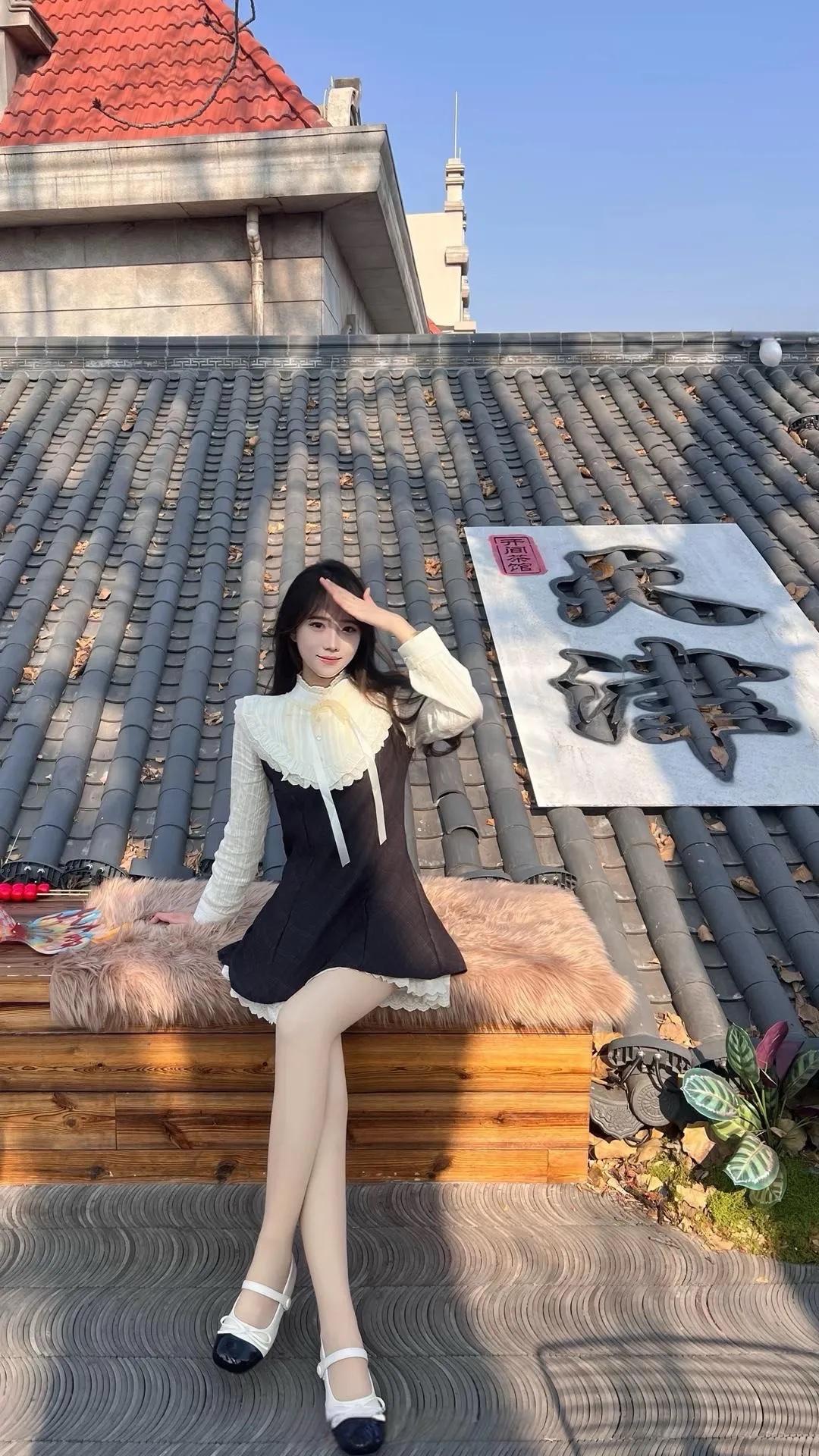 春和锦明穿搭技巧，搭配分享 优雅自信穿搭分享 你喜欢穿什么颜色的高跟鞋