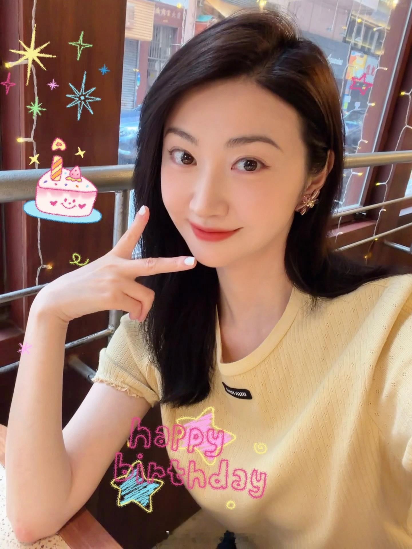 景甜三十八岁生日状态  景甜状态一点不崩 生日原图无压力！景甜三十八岁饱满透亮，