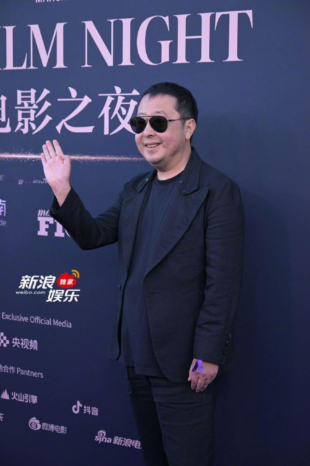 贾樟柯说在AI时代电影需要被重新发明 贾樟柯谈AI：在使用过程中AI才能向着我们